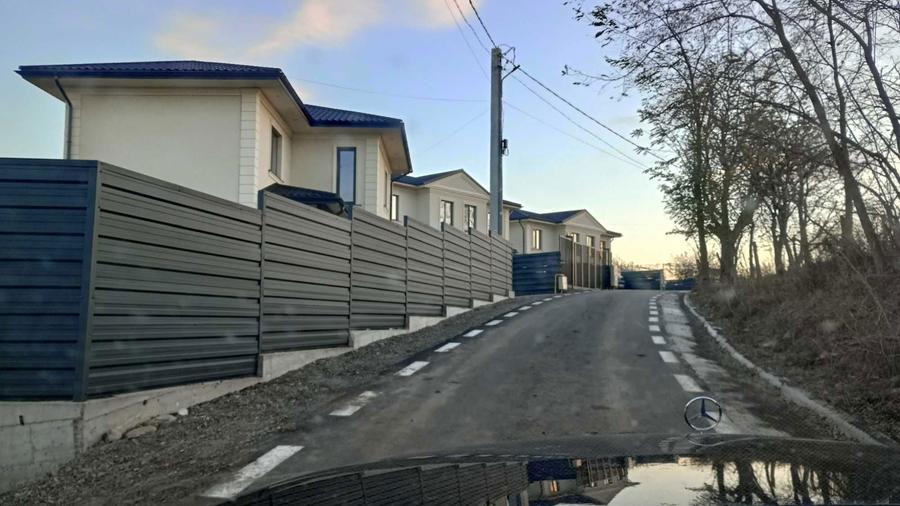 Teren de Vanzare 25 Ari Zona Verde, Linistita Drum Asfaltat, Lisaura - 3