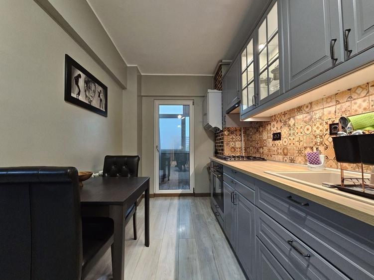Apartament cu 2 camere decomandat, mobilat în Casa de Cultură