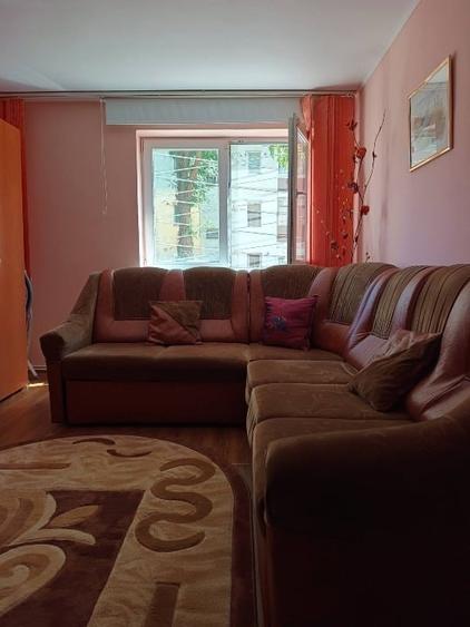 Apartament cu 2 camere semidecomandat, mobilat în Central