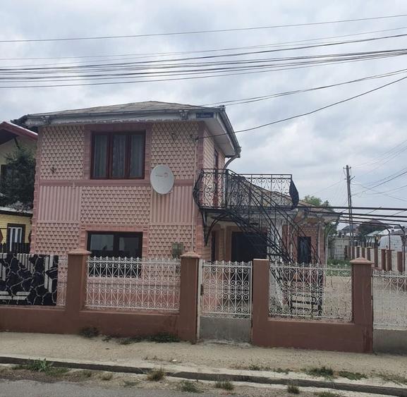 Casă cu 3 camere în Râmnicelu