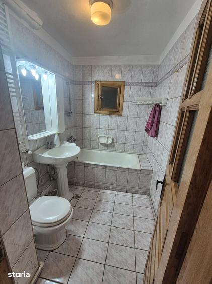 Apartament cu 4 camere decomandat în Central