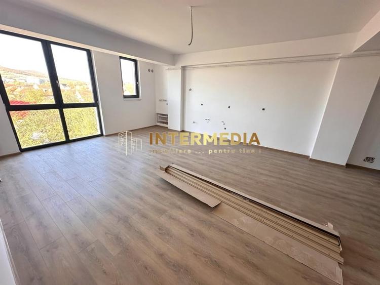 Apartament cu 3 camere decomandat în Cetate