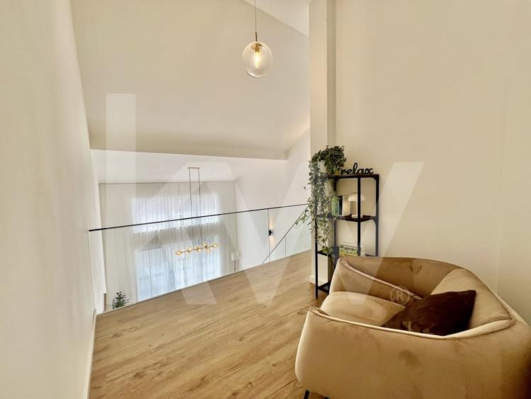 Apartament cu 4 camere decomandat în Cristian