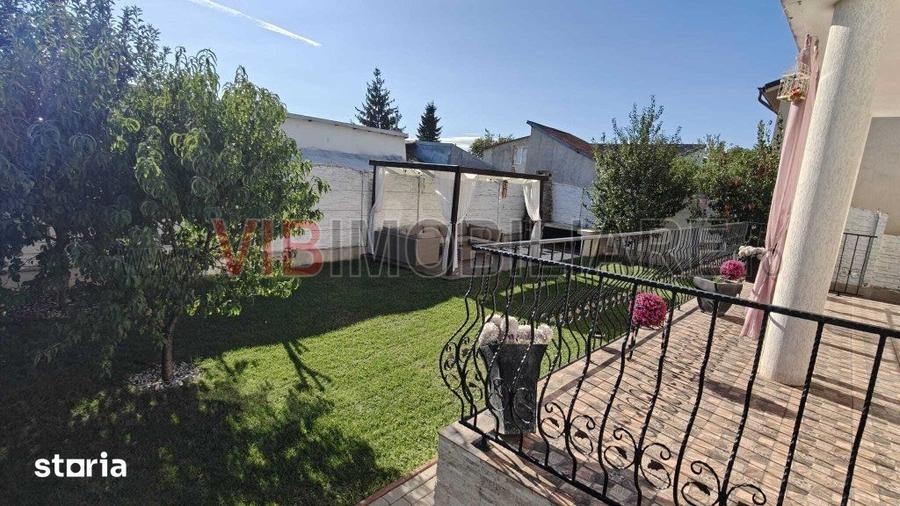 Casă cu 9 camere cu Teren 610 Mp în Ion Creangă