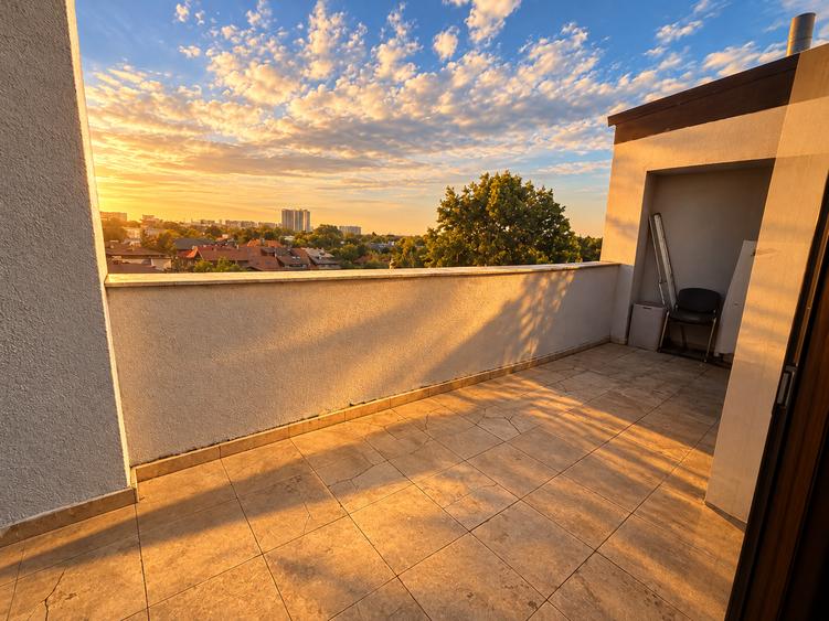 Apartament cu 4 camere decomandat în Floreasca