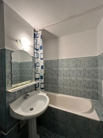 Apartament cu 3 camere decomandat în Răcădău