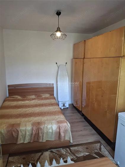 Apartament cu 3 camere semidecomandat în Micro II