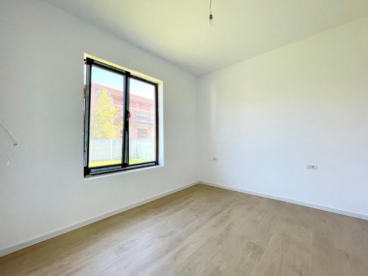 Duplex cu 4 camere cu Canalizare în Moșnița Nouă