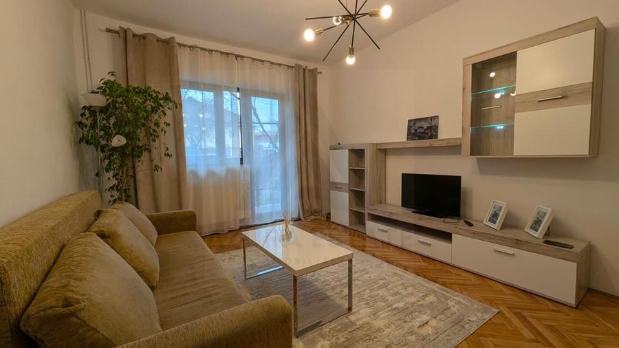 Apartament cu 3 camere decomandat, mobilat în Trei Stejari