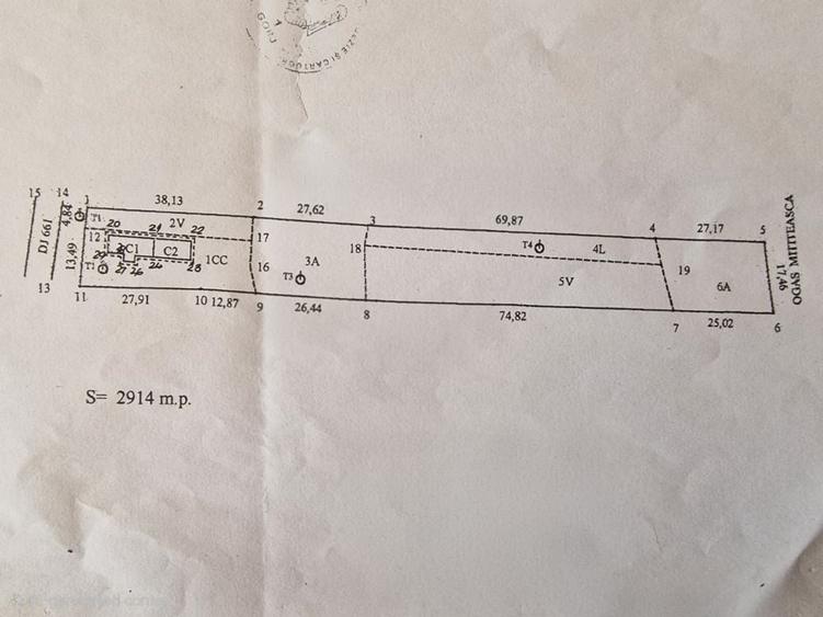 Casă cu 4 camere în Petrești