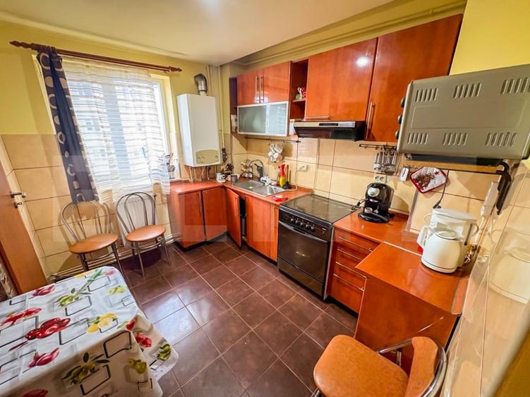 Apartament cu 4 camere decomandat, mobilat în Gojdu