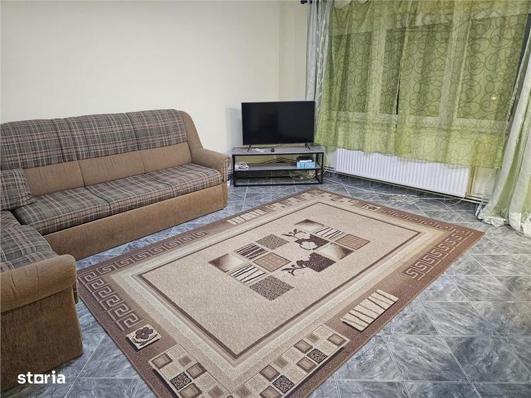 Apartament cu 2 camere, mobilat în Est