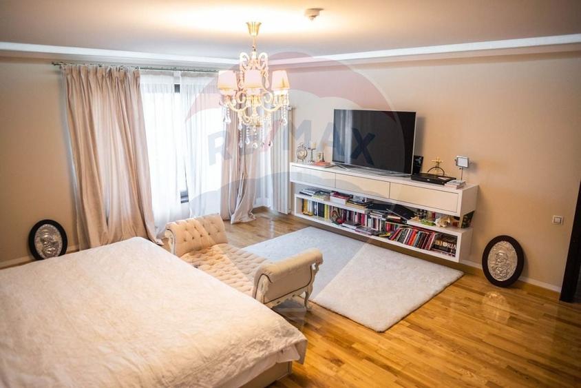 Casă individuală cu 6 camere cu Teren 2000 Mp în Șcheia