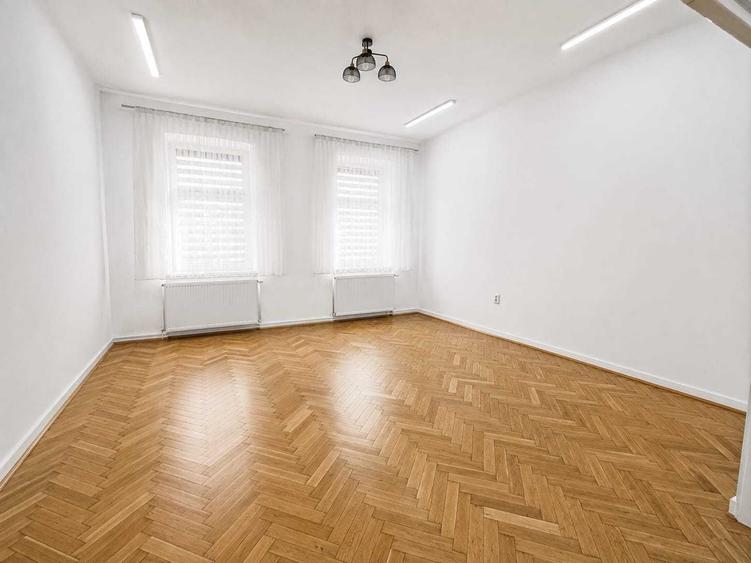 Casă cu 4 camere cu Teren 400 Mp în Central
