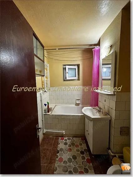 Apartament cu 2 camere decomandat în Poarta 6