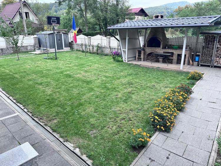 Casă cu 4 camere cu Teren 500 Mp în Livadea