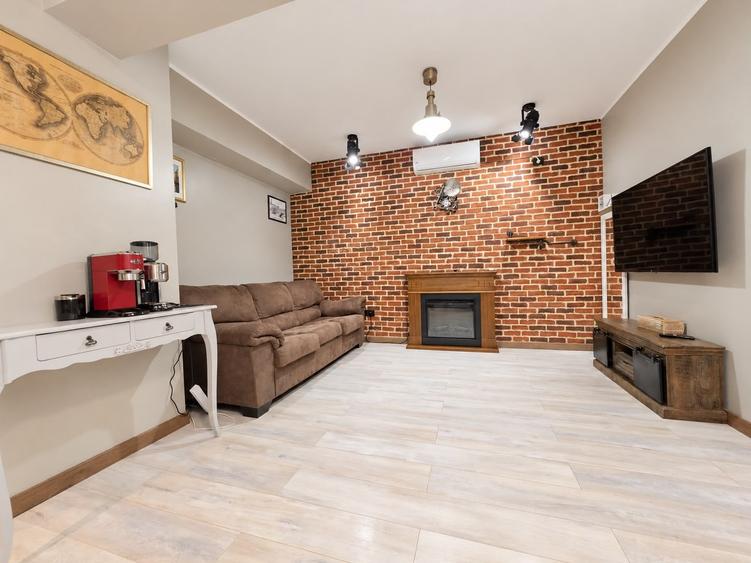 Apartament cu 2 camere semidecomandat în Casa de Cultură