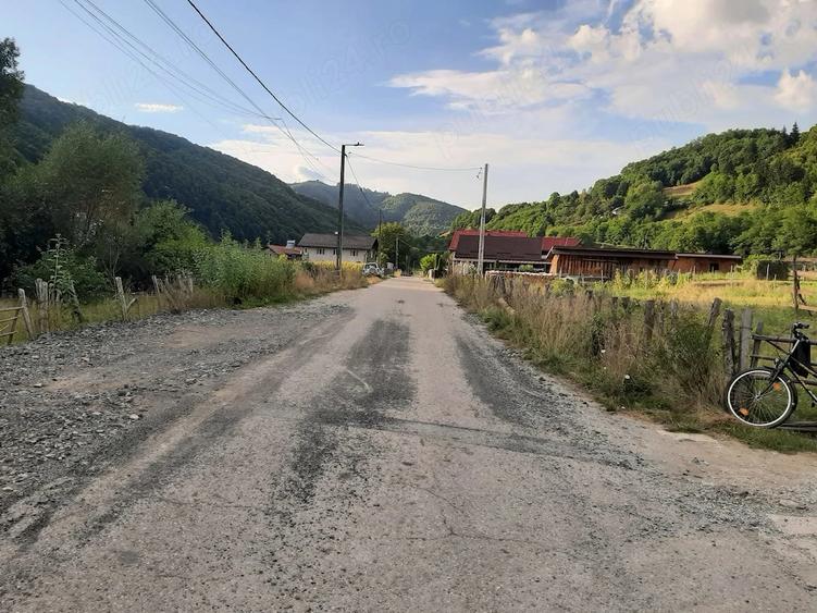 Teren de 1000 mp, în Telciu