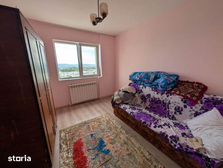 Apartament cu 3 camere decomandat în Cornișa