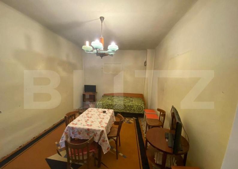 Casa de 284 mp, impartit in 3 apartamente, teren 503 mp, Gri - 1