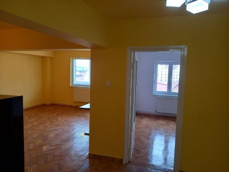 Vand apartam 4 camere amenajat, luminos, bloc lux - 3