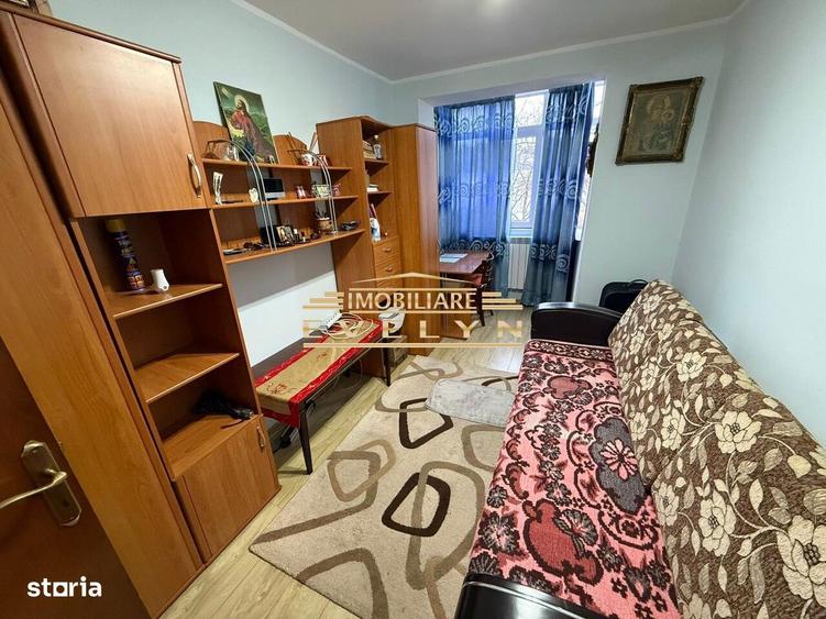 Apartament cu 4 camere decomandat în Central