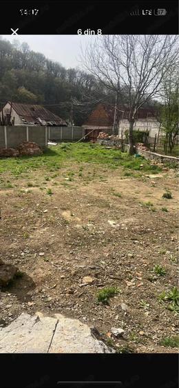 Casa de vanzare in zona lacul mic la strada principala,2 intrari curte foarte mare - 15