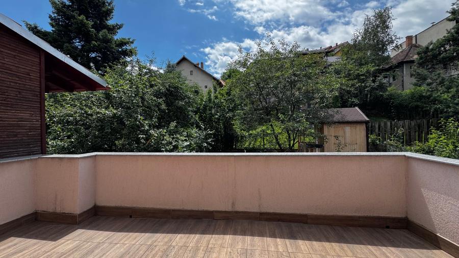 Duplex cu 7 camere cu Canalizare în Blumăna
