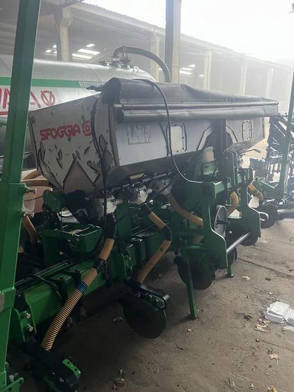 16 ha teren arabil Tecuci irigatii Utilaje agricole - 6