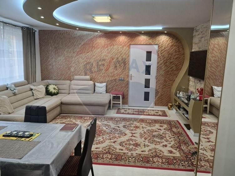 Apartament cu 3 camere de închiriat - 5