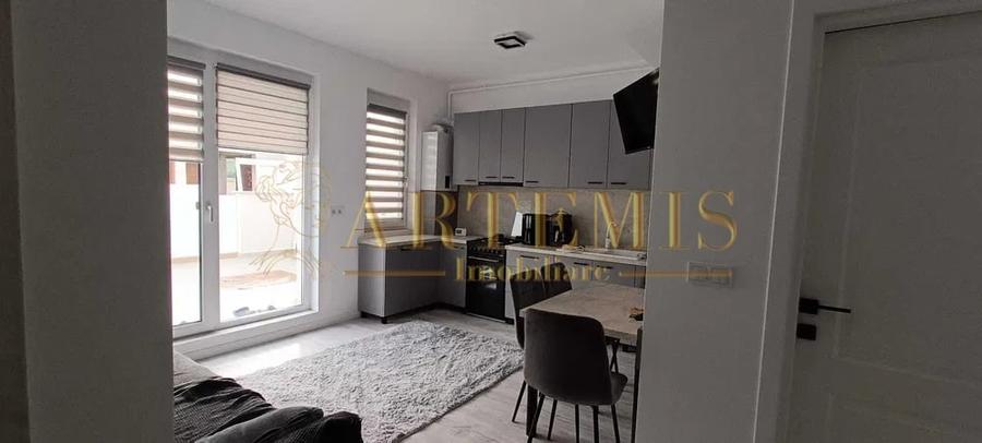Apartament de 2 camere, decomandat, 40 mp., terasa 25 mp., zona zavoaie - 2