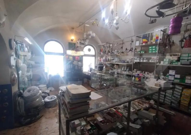 Cladire istorica, 5 camere, 600 mp, spatiu comercial+birouri - 3