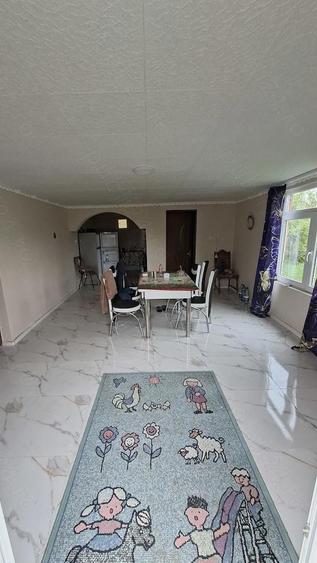 Casa de vanzare in rosu - 4