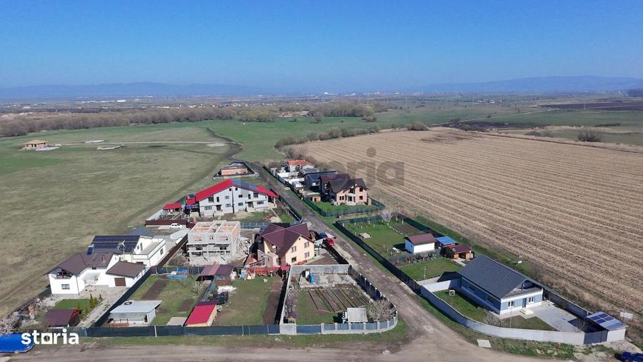 TEREN CU POTEN?IAL -LOCALIZAT LA INTERSEC?IA DRUMUL CU PLOPI -CASTEL - 2