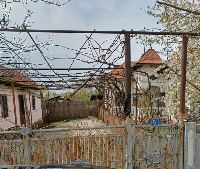 Casa si teren de vanzare - 1