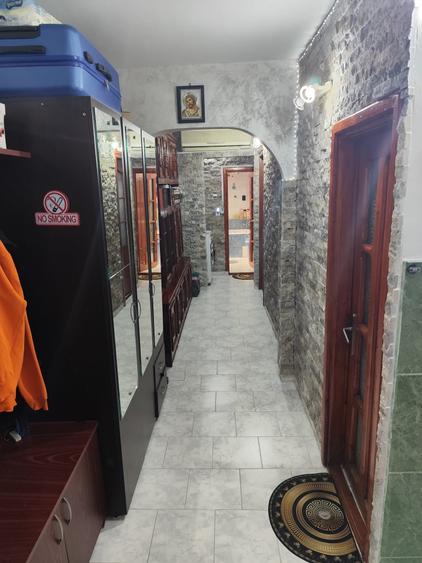 Vând apartament cu 3 camere decomandat - 9