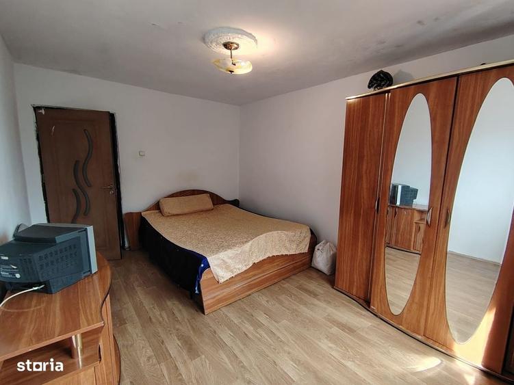 Apartament cu 4 camere nedecomandat în Micro 9