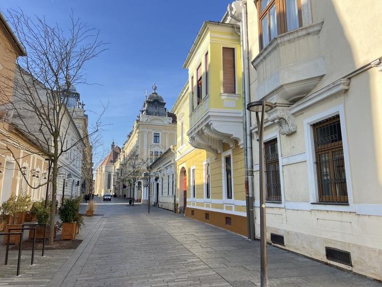 2 camere, Finisat, Curte str.Iuliu Maniu, Centru - 1