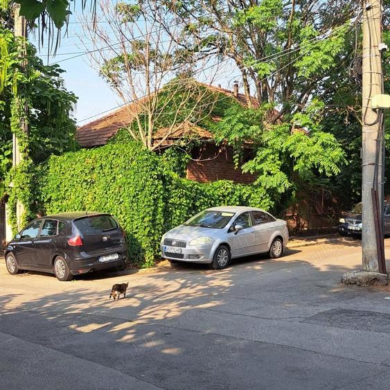 Casa cu teren, anexe, garaj, pivni?a, renovabila - 1