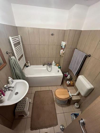 Decomandat. Bucatarie separata. Mobilat si utilat. Girocului - pozitie excelenta - 16