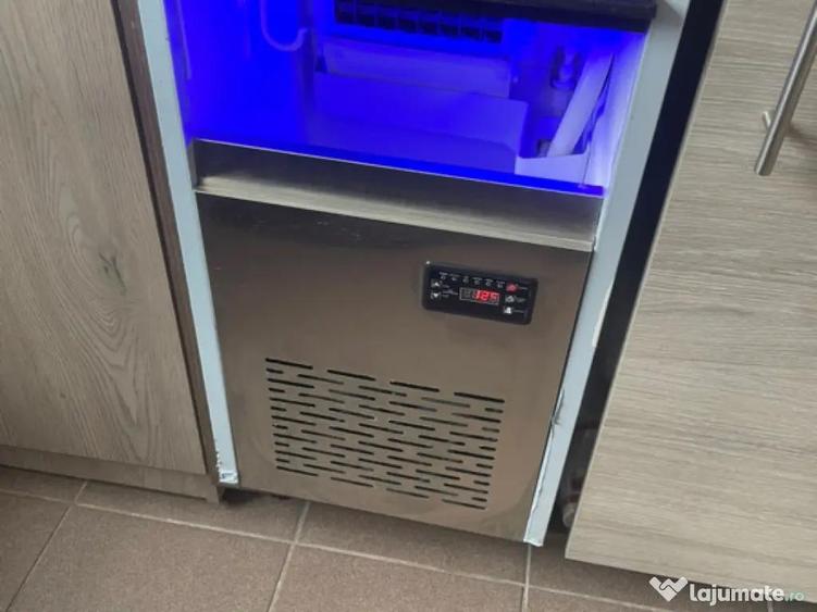 Vand afacere la cheie cu echipamente ?i mobilier de cafenea central - 4