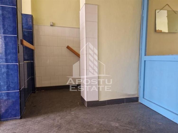 Casa familiala cu spatiu comercial si garaj P+1E+M 720 Mp - 32