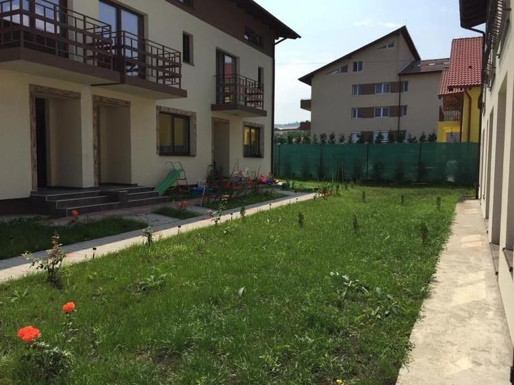 Inchiriez imobil cu 3 case in triplex in Europa - 1