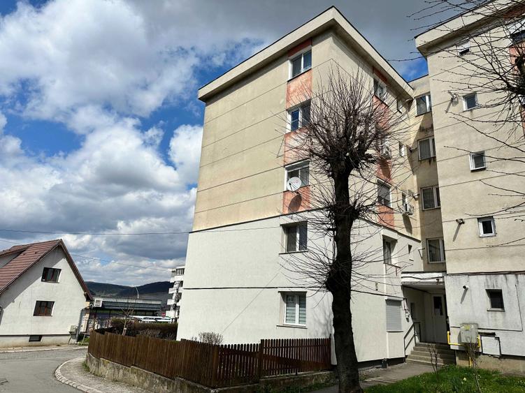 Investitie Excelenta! Apartament 2 camere - Sighisoara, Str. Plopilor - 1