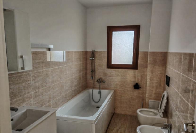 Inchiriez casa cu 3 apartamente Iasi zona Bucium - 2