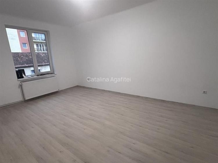 Apartament cu 2 camere decomandat în Central Apartament cu 2 camere decomandat în Central