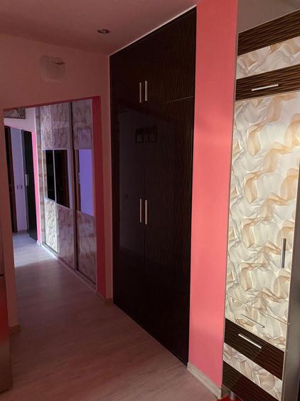 Inchiriez apartament 3 camere - 5