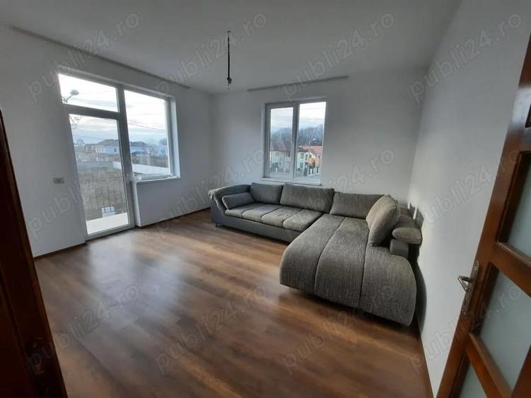 Proprietar inchiriez ap 3 camere bloc nou - 2