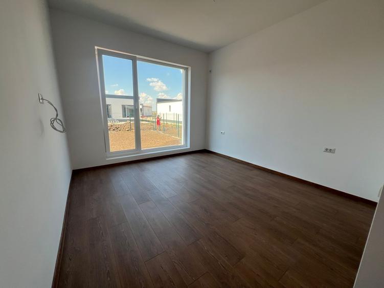 Casa parter 3 camere  in ansamblu rezidential-apa curenta-str asfaltata - 12