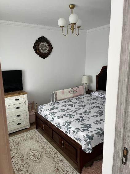 Vând Apartament cu două camere etaj 3 pe mijloc  - 6